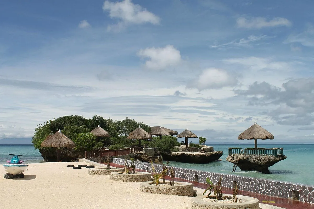 Beach huts and a sandbar at Mangodlong Beach on the Camotes Islands